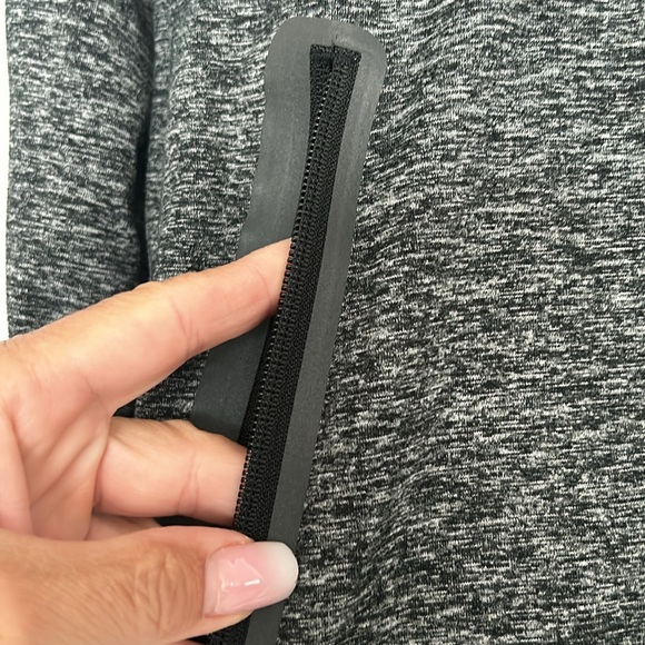 American Eagle Outfitters Active Flex jacket and joggers - Picture 4 of 8